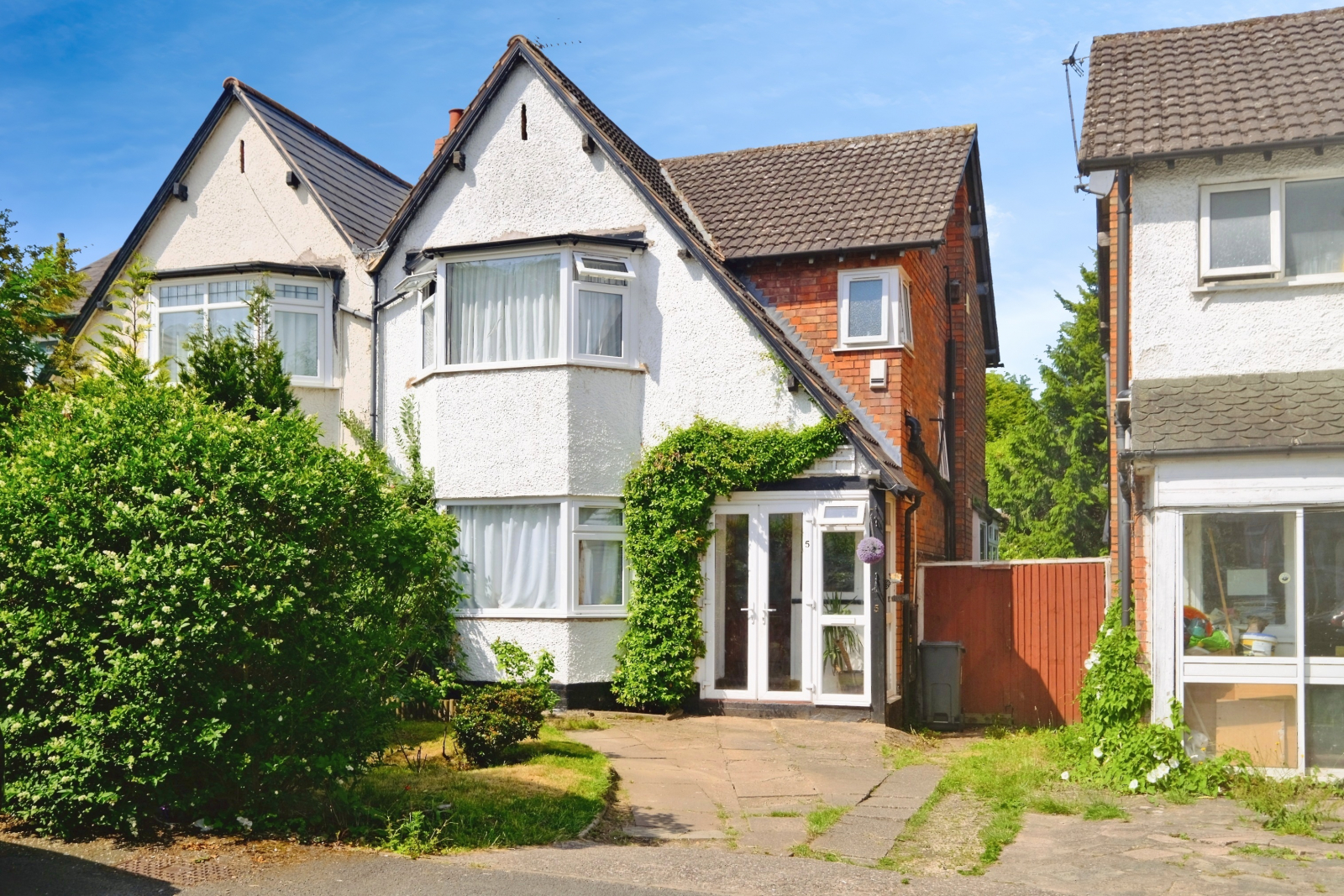 5 Green Avenue, Hall Green, Birmingham. B28 8DE